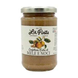 Vasetto in vetro di confettura artigianale di mele e noci Locanda La Posta Agroalimenta, specialità dolce per formaggi e colazione.