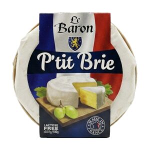 Formaggio P'tit Brie Baron a pasta molle e crosta fiorita candida, tagliato per mostrare il cuore cremoso